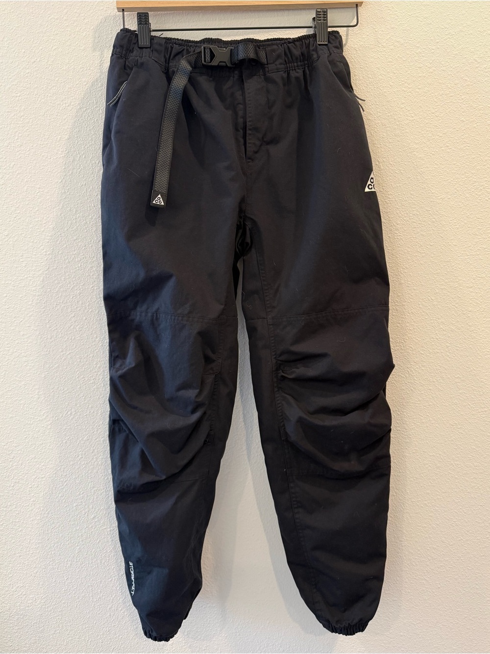 Nike ACG Storm-FIT Boys Large Black Lined Outdoor Pants Integrated Belt Zip Ankl
